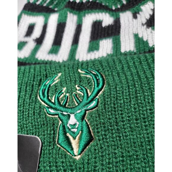 NWT Milwaukee Bucks Striped‎ Knit Sports Pom Beanie Fleece Lining OSFA Unisex - Picture 2 of 5